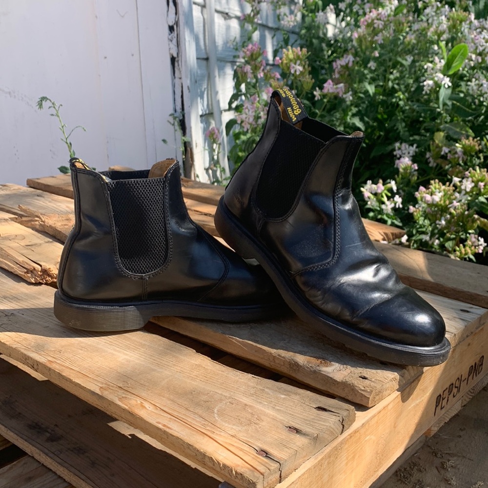 Dr. Martens 2976 Mono Smooth Leather Chelsea Boots